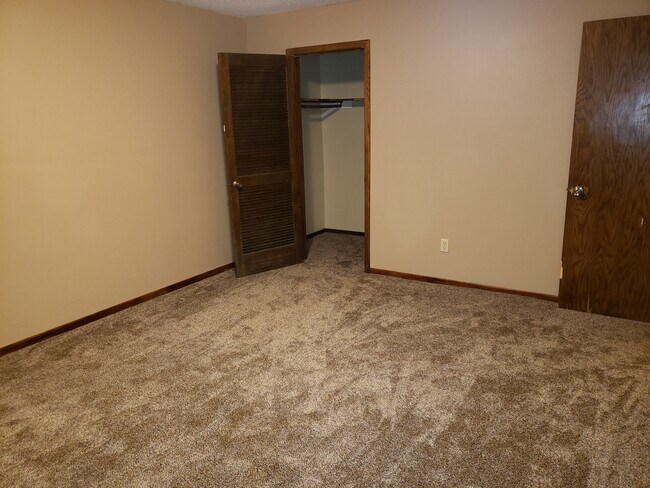 Main Bdrm showing walk-in closet - 7948 Ewing Ave N