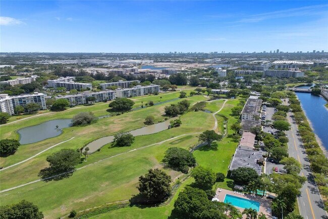 Building Photo - 2651 S Course Dr