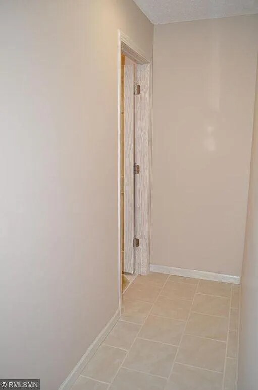 Building Photo - 1304 W Medicine Lake Dr