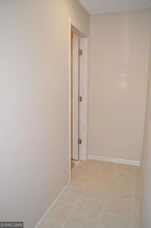 Building Photo - 1304 W Medicine Lake Dr