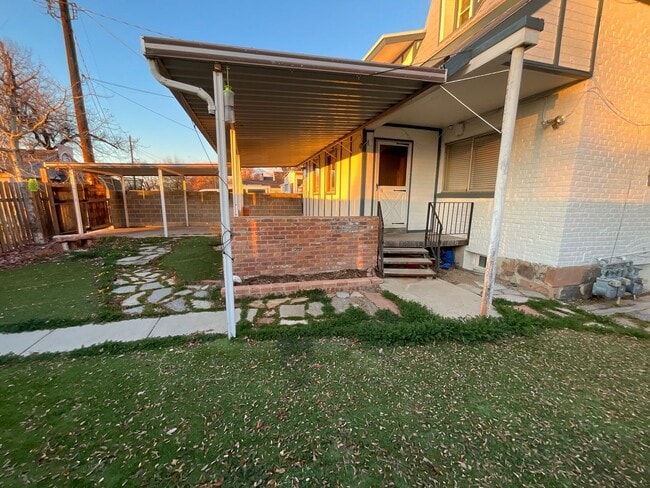 Building Photo - 2135