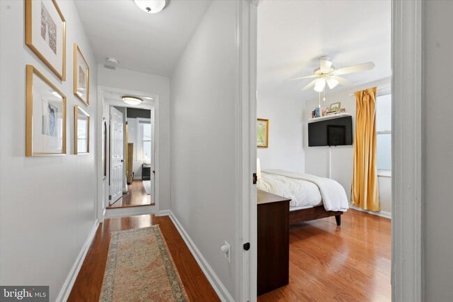 Building Photo - 1233 E Colona St