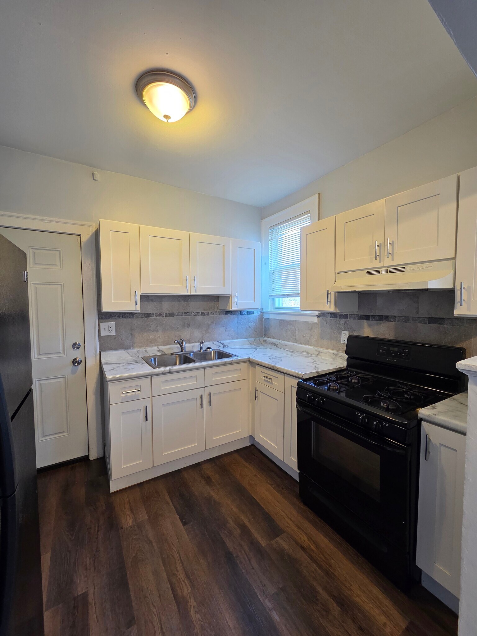 Building Photo - 2744 W 73rd St