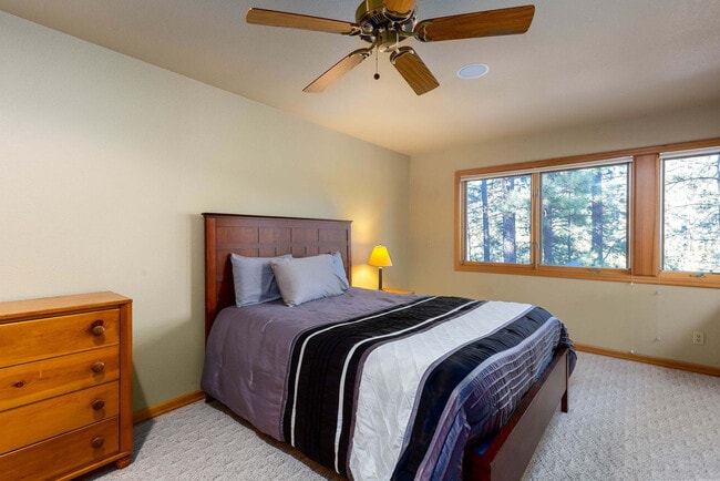 Building Photo - 17028 Cooper Dr