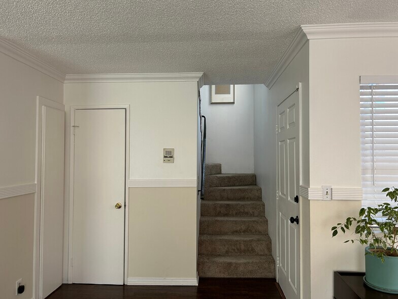 Building Photo - 1450 W 146th St