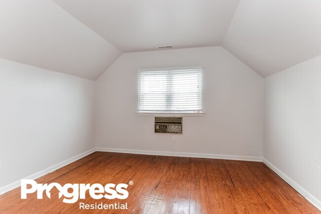 Building Photo - 1510 Shore Rd