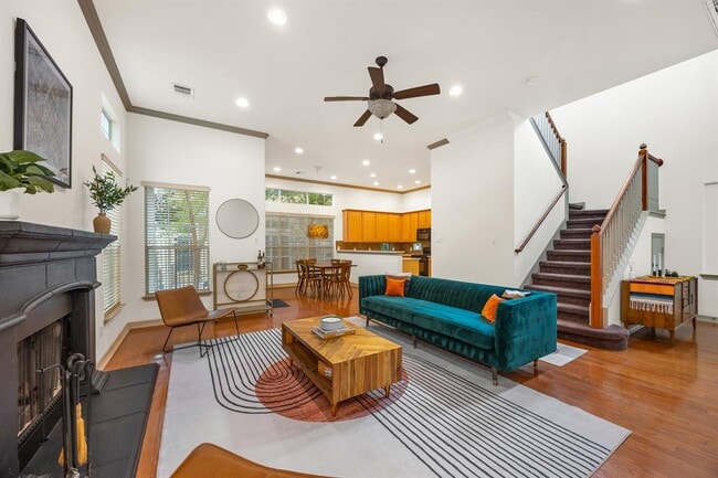 Building Photo - 6704 Menchaca Rd