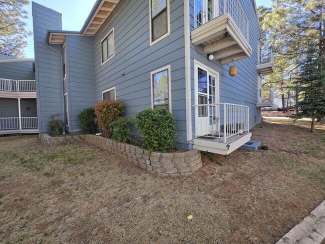 Building Photo - 2700 S White Mountain Rd