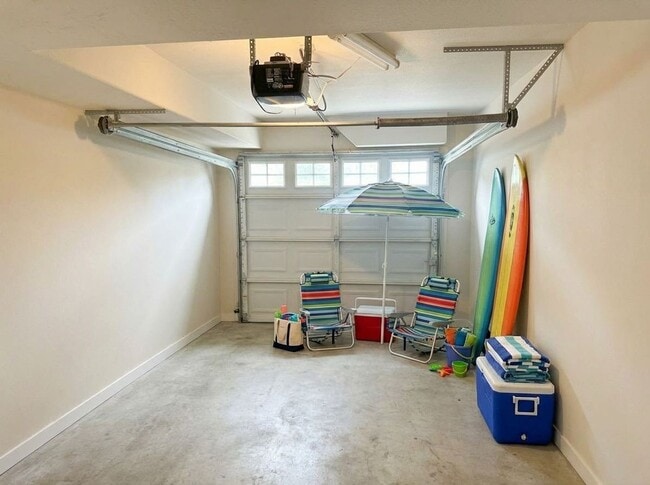 Building Photo - AVAILABLE JUNE!~ BEAUTIFUL & SPACIOUS 3BD/2BA TOWNHOUSE IN CROWN POINT - $4,895/MO!