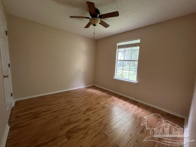 Building Photo - 5563 Chantilly Cir
