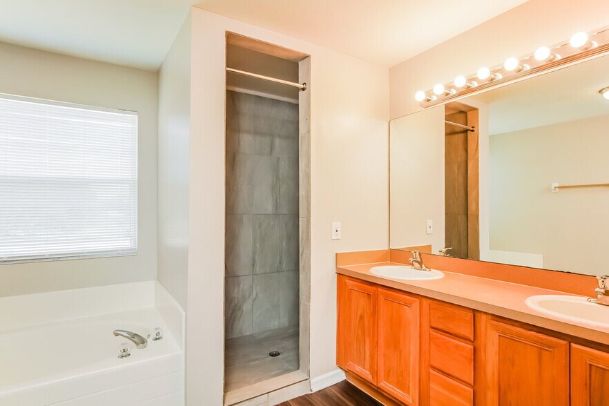 Building Photo - 1401 Punta Gorda Dr