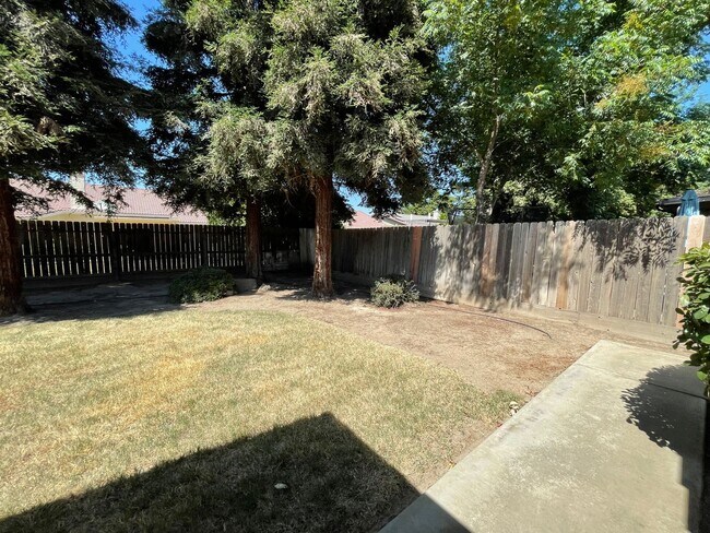 Building Photo - Southeast Visalia home coming soon!