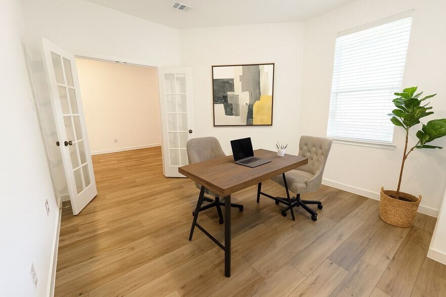 Building Photo - 2426 Peach Oak Xing