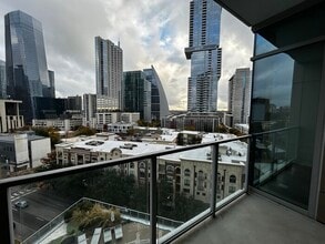 Building Photo - Charming 1BR 1BA Apartment w/ Pool & Gym in Downtown Austin