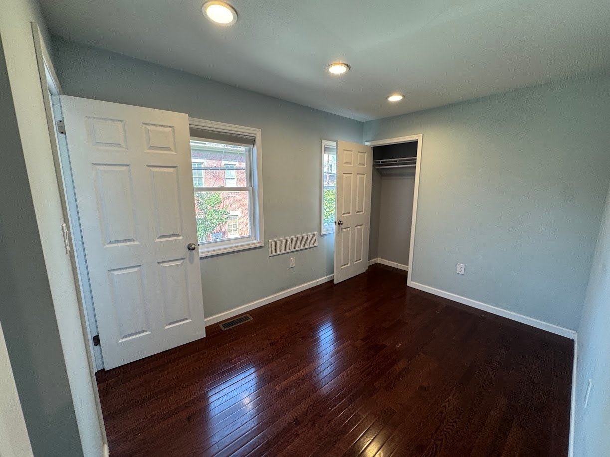 Building Photo - 4416 Plummer St