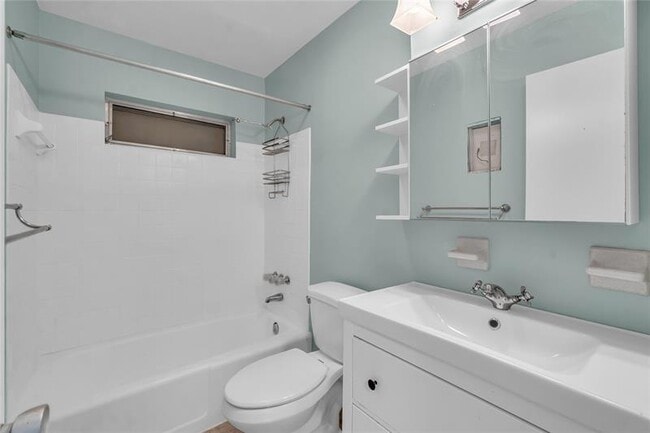 Building Photo - 4541 NE 6th Terrace