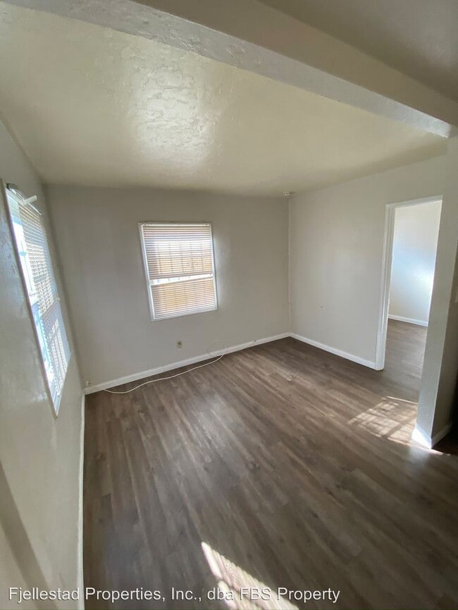 Building Photo - 1664-1668 Thomas Ave