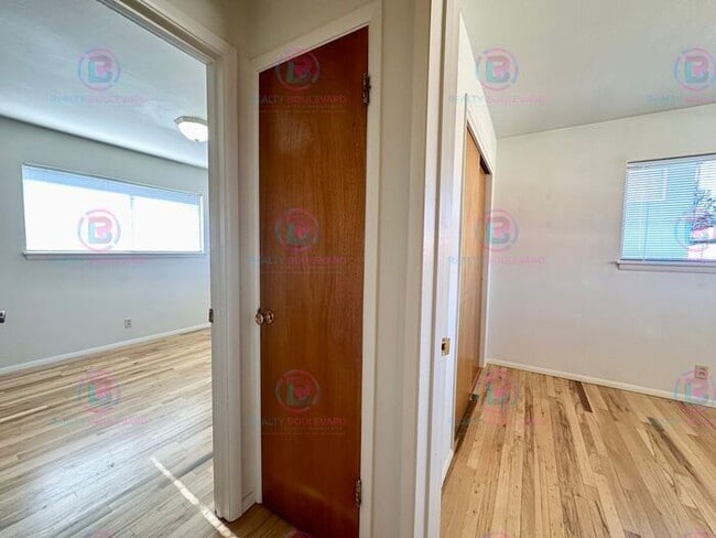 Building Photo - Delightful One-Bedroom + Office Near Idlew...