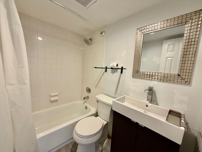 Building Photo - 2 bedroom 2 bathroom Condo in South Tampa!!