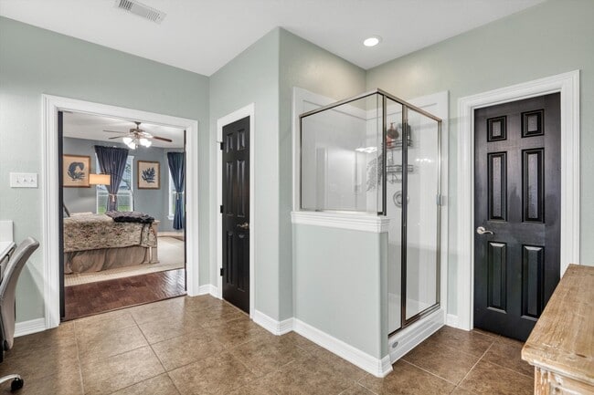 Building Photo - 8810 Tumblewood Dr