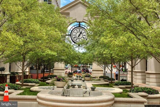 Building Photo - When luxury living, convenience and affordability converge the result is magical! Amazing location!