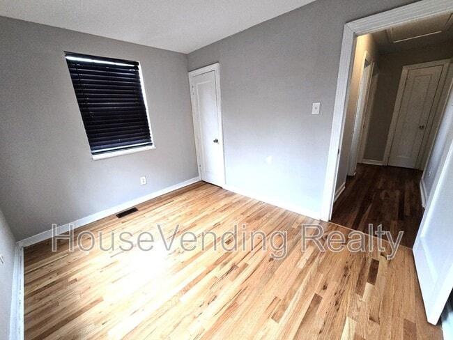 Building Photo - 812 Brewster Rd