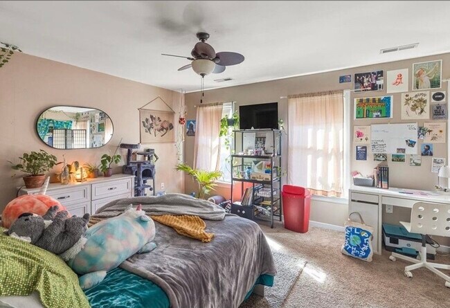 Building Photo - 1006.5 W Clay St