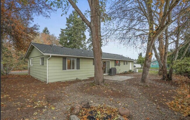 Building Photo - 2594 Hummingbird St NE