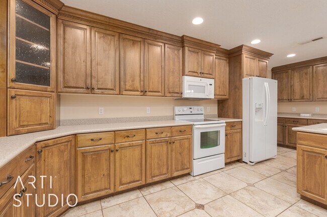 Building Photo - Spacious 4 Bedroom, 3 Bathroom Home for Rent