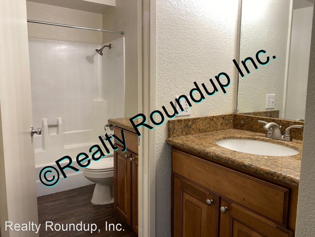 Building Photo - 2 br, 1 bath House - 504 Northbank Ct #88