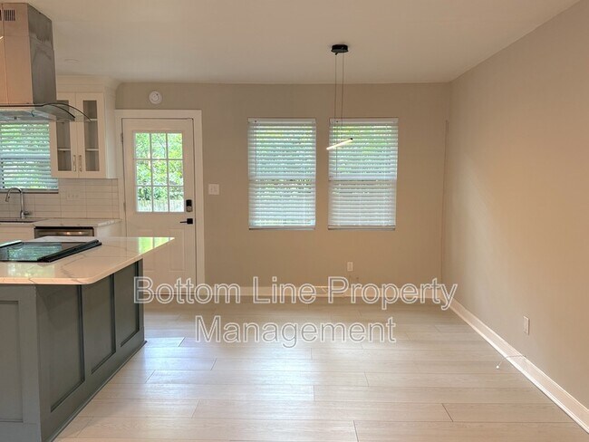 Building Photo - 4117 Oak Forest Dr