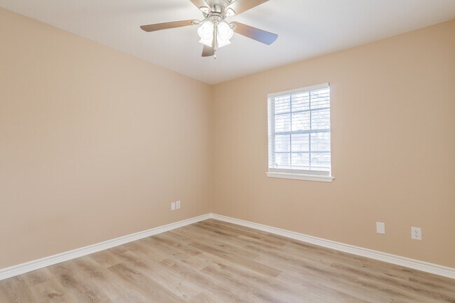 Building Photo - 510 Alison St