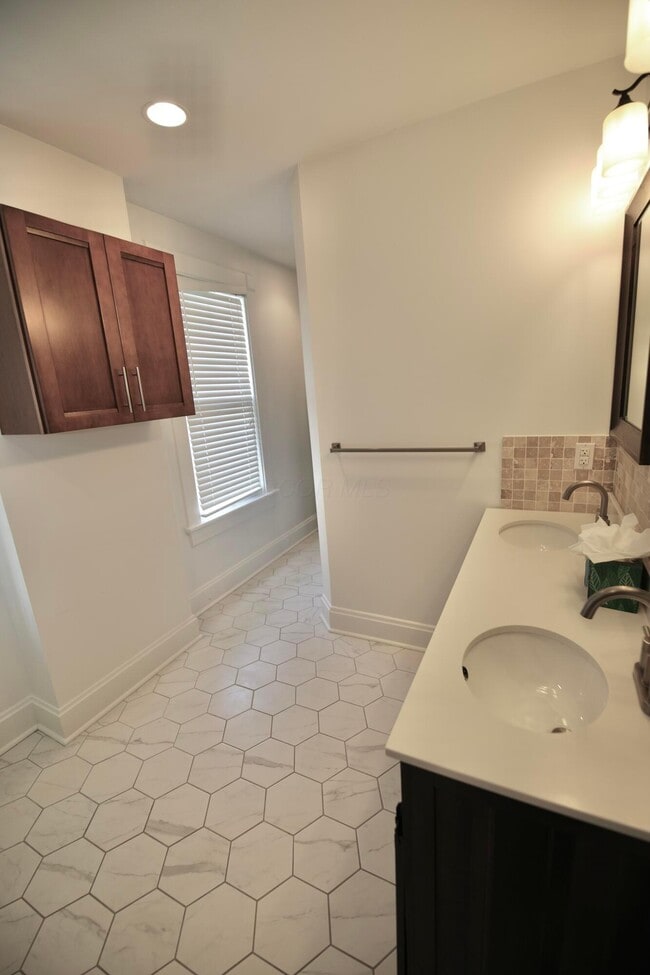 Building Photo - 310 E Beck St