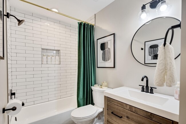 Building Photo - 400 E Pontotoc Ave