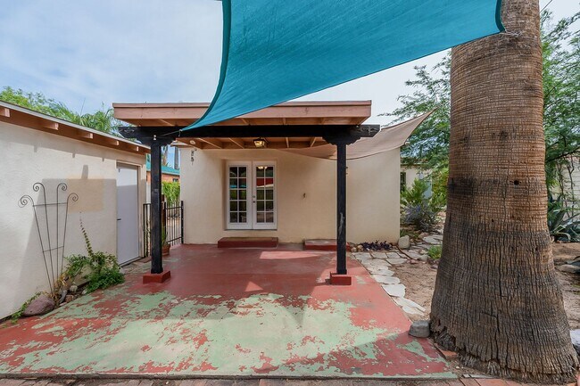 Building Photo - 2333 E Drachman St