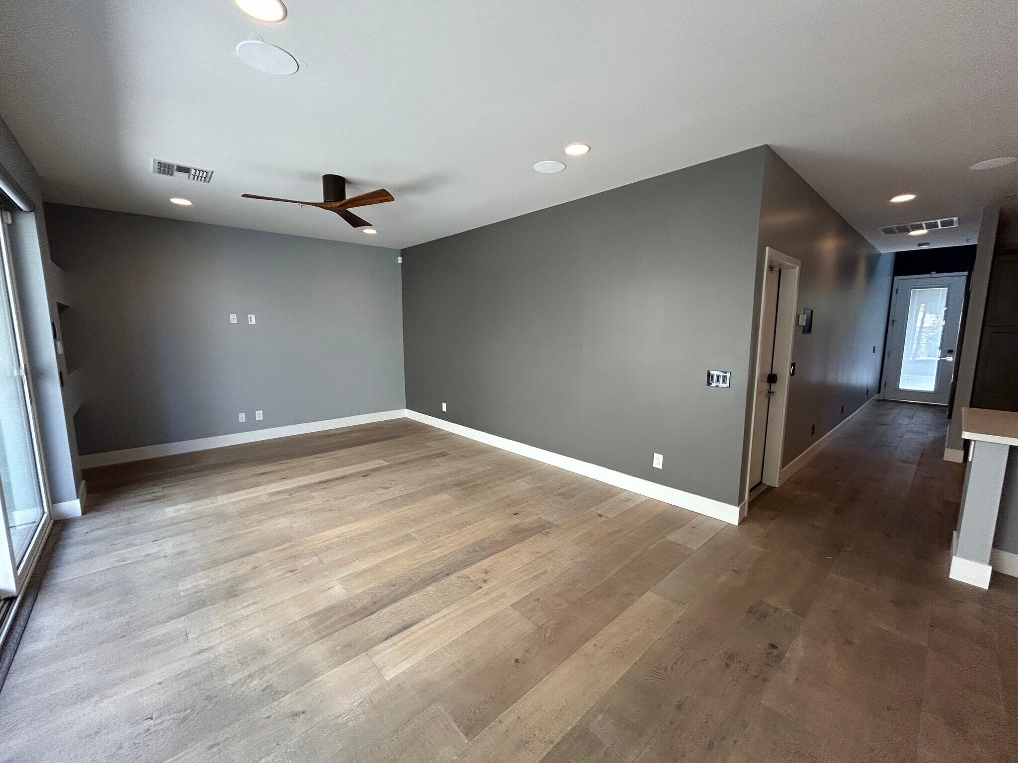 Building Photo - 2315 E Pinchot Ave