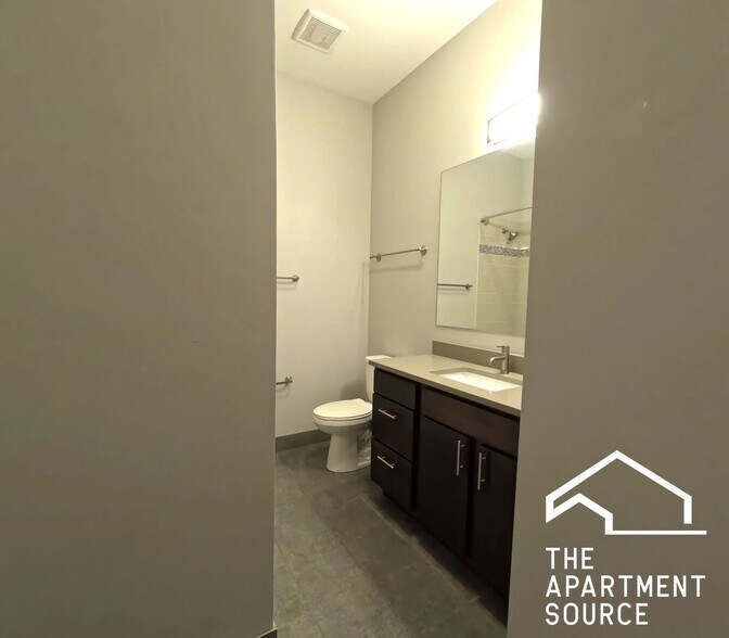 Building Photo - 1432 W 21st St