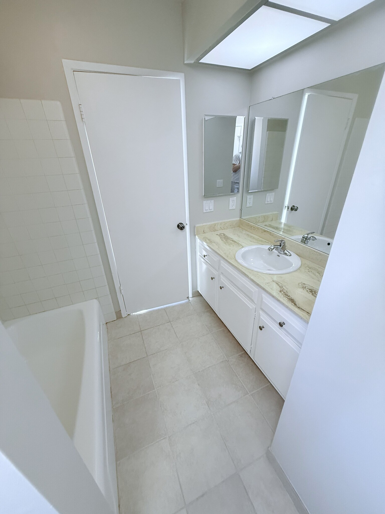 Full bathroom (view from Bedroom 1) - 3737 Portofino Way