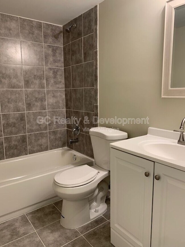 Building Photo - 314 N Warwick Ave