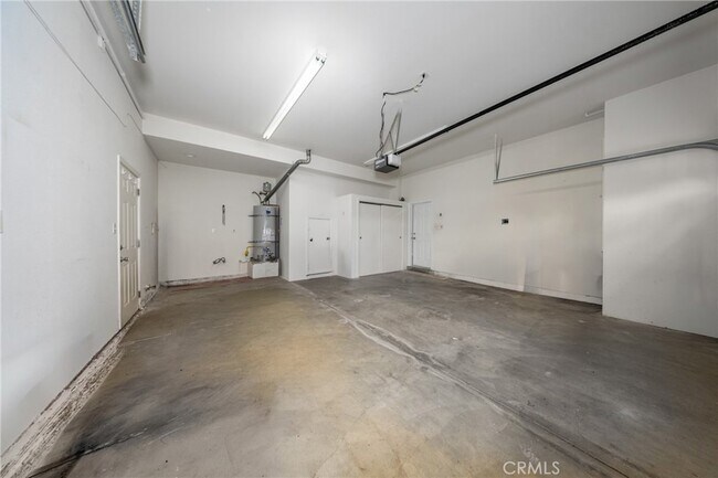 Building Photo - 642 N 6th Ave