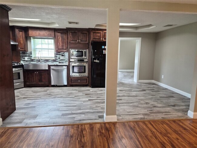 Building Photo - 209 Florence St