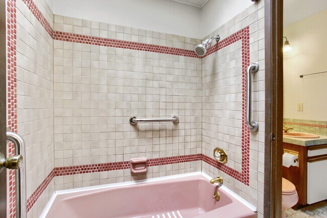 Building Photo - 1707 SW Binford Lake Pkwy