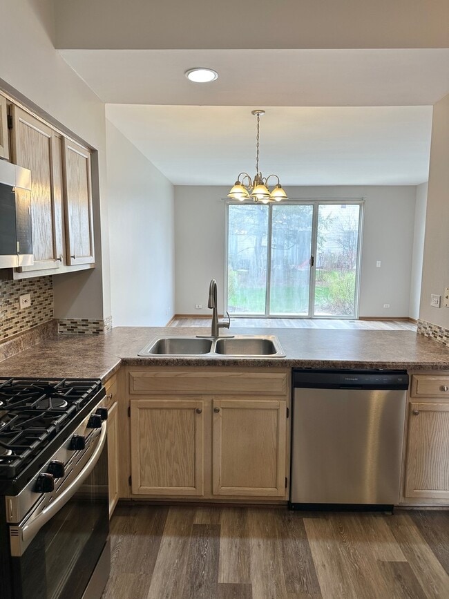 Building Photo - 125 Capella Ct