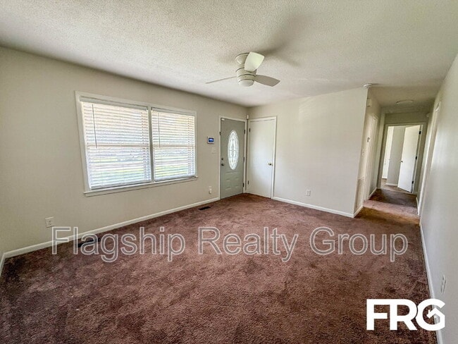 Building Photo - 910 Holloman St