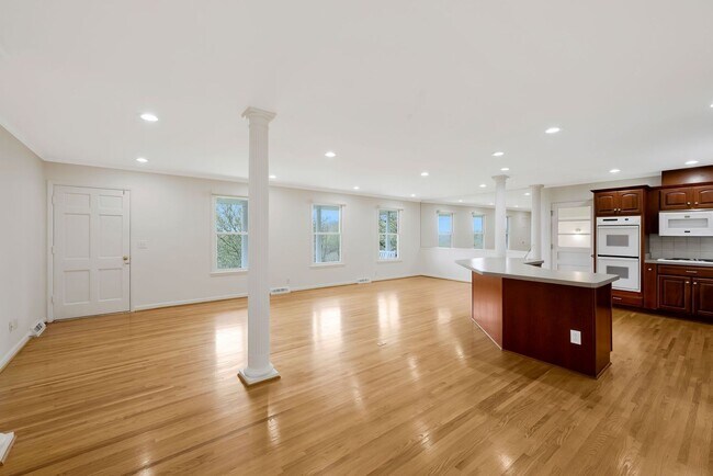 Building Photo - Awesome 3BE/2BA ranch style home in the We...