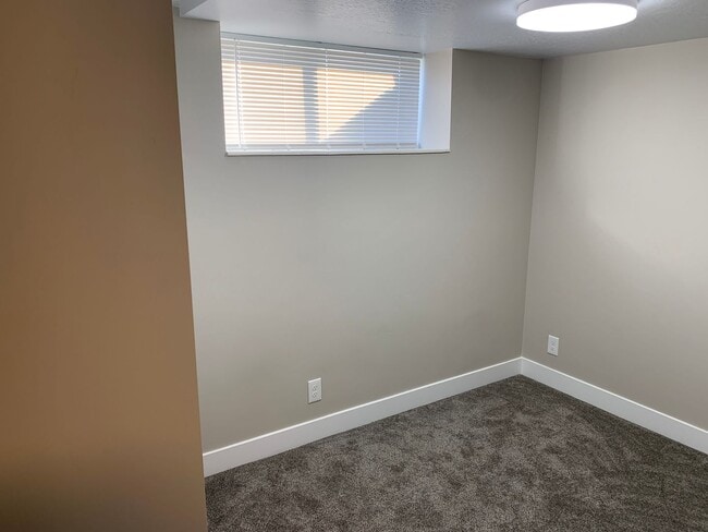 Building Photo - Updated 4 Bed Home with Large Yard