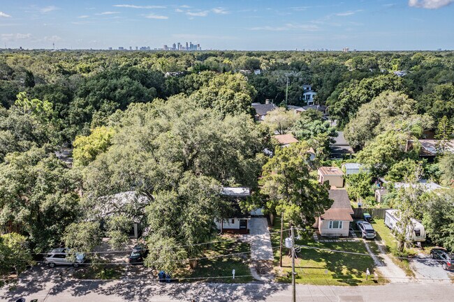 Building Photo - 810 W Minnehaha St