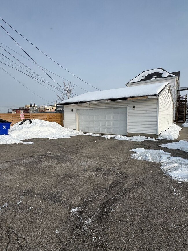 Building Photo - 635 High St