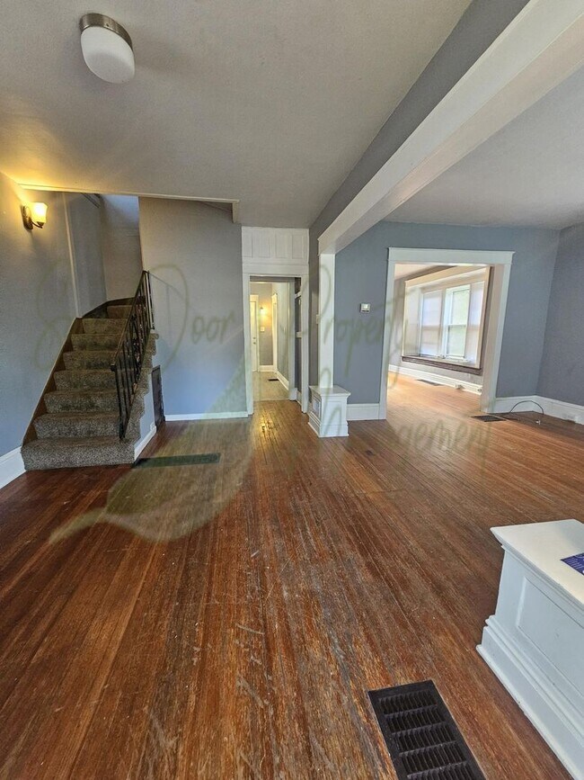 Building Photo - VICTORIAN STYLE HOME!!!