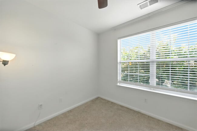 Building Photo - 3018 Silver Charm Cir